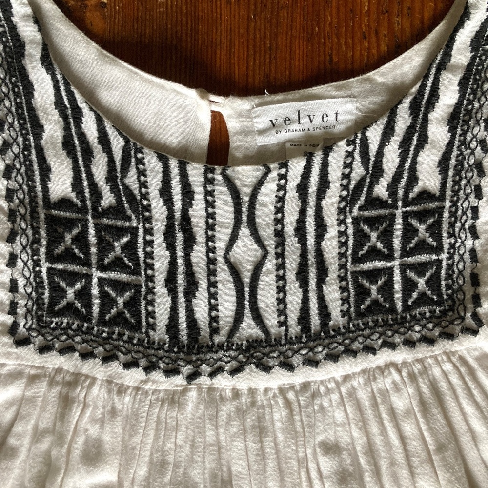 Velvet by Graham & Spencer White 100% Cotton Black Embroidered Shirt Size Small - Picture 4 of 13